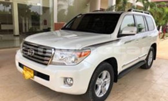 Buy Used Toyota Land Cruiser White Car in Vientiane in Vientiane Province Buy Used Toyota Land Cruiser White Car in Vientiane in Vientiane Province