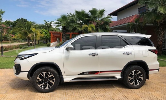 Buy Used Toyota Fortuner White Car in Vientiane in Vientiane Province Buy Used Toyota Fortuner White Car in Vientiane in Vientiane Province