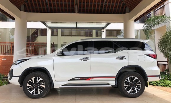 Buy Used Toyota Fortuner White Car in Vientiane in Vientiane Province Buy Used Toyota Fortuner White Car in Vientiane in Vientiane Province