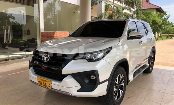 Buy Used Toyota Fortuner White Car in Vientiane in Vientiane Province Buy Used Toyota Fortuner White Car in Vientiane in Vientiane Province
