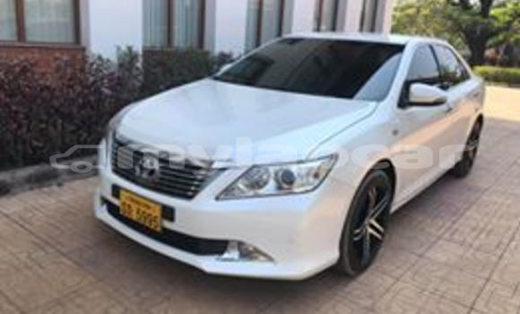Buy Used Toyota Camry White Car in Vientiane in Vientiane Province Buy Used Toyota Camry White Car in Vientiane in Vientiane Province
