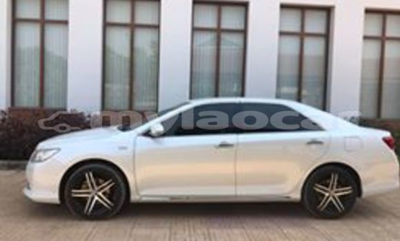 Buy Used Toyota Camry White Car in Vientiane in Vientiane Province Buy Used Toyota Camry White Car in Vientiane in Vientiane Province