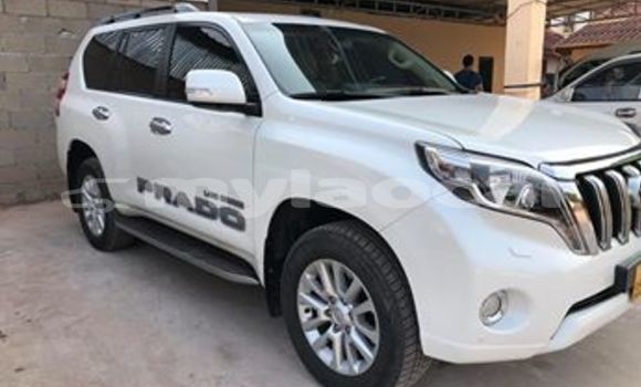 Buy Used Toyota Land Cruiser Prado White Car in Vientiane in Vientiane Province Buy Used Toyota Land Cruiser Prado White Car in Vientiane in Vientiane Province